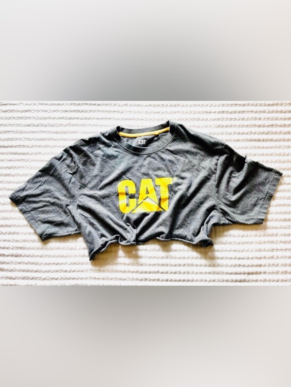 CAT Caterpillar crop top graphic t-shirt women’s XL gray yellow logo
